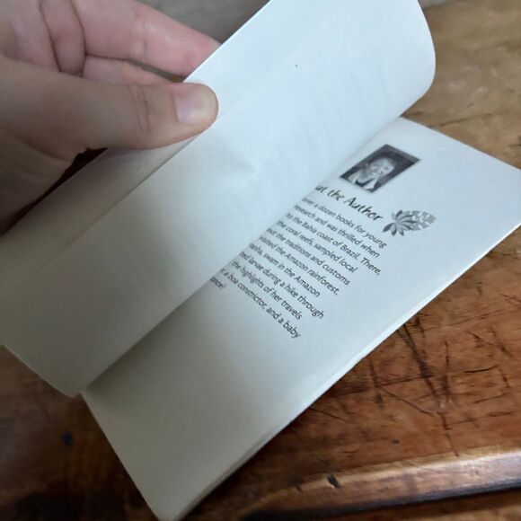 American Girl Lea Dives In Paperback Book by Lisa Yee Good Used Condition - Picture 5 of 8